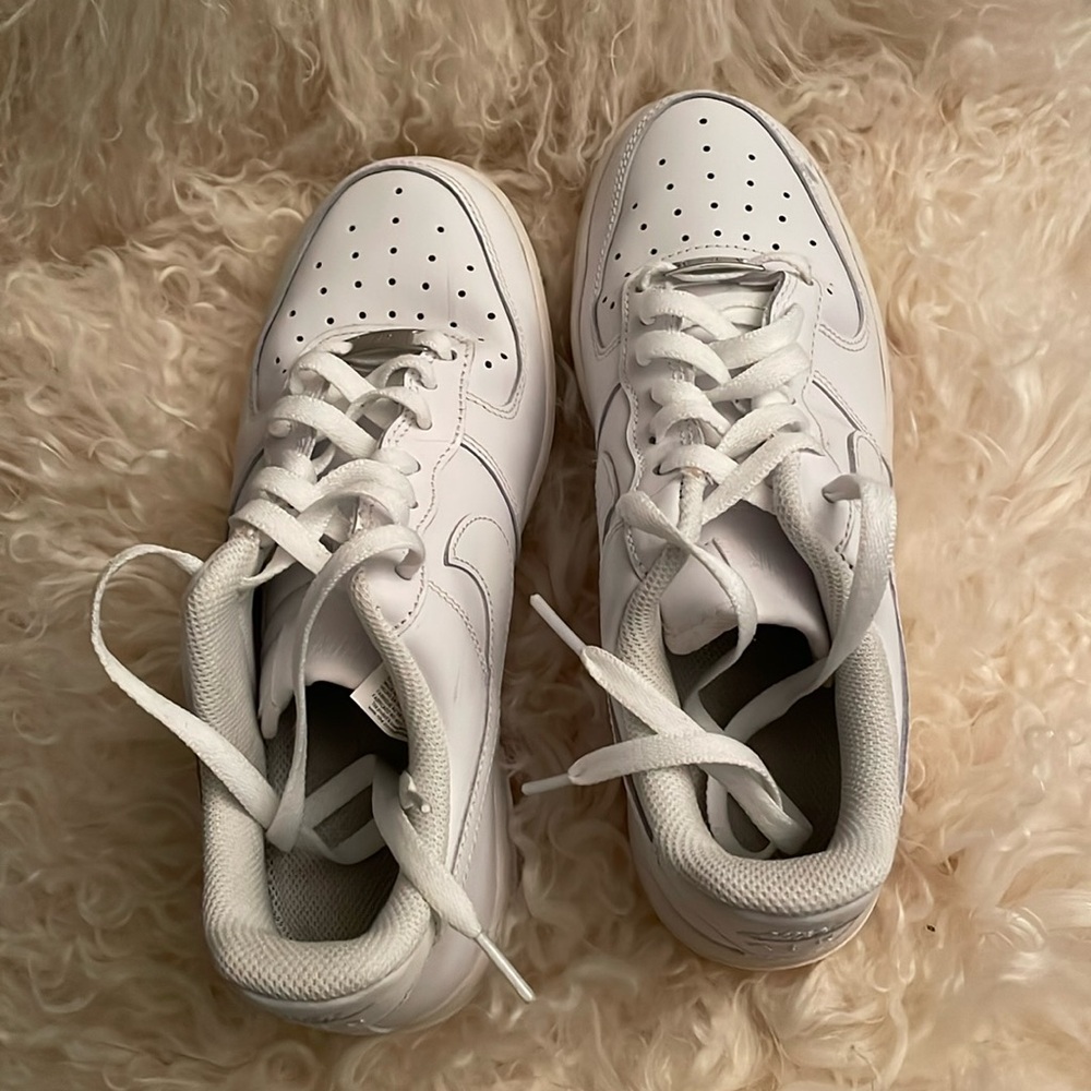 White Nike Air Force woman’s size 8
